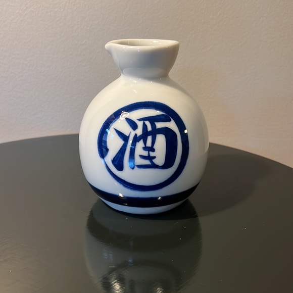 Japanese Sake Set - Picture 2 of 10